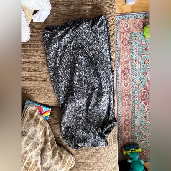 Lululemon scarf/shawl - Picture 2 of 3